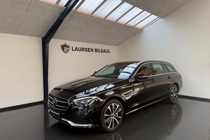 Sort Mercedes E300 de fra 2021