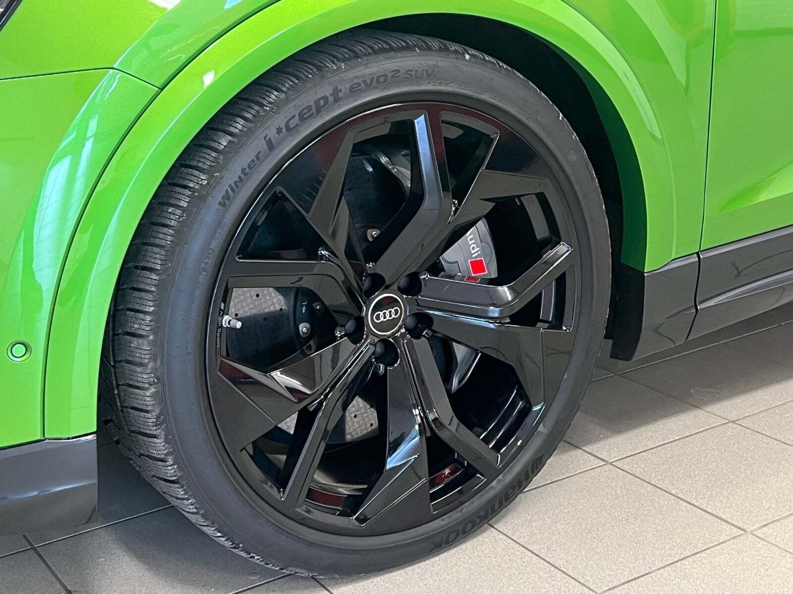 Grøn Audi RS Q8 fra 2021