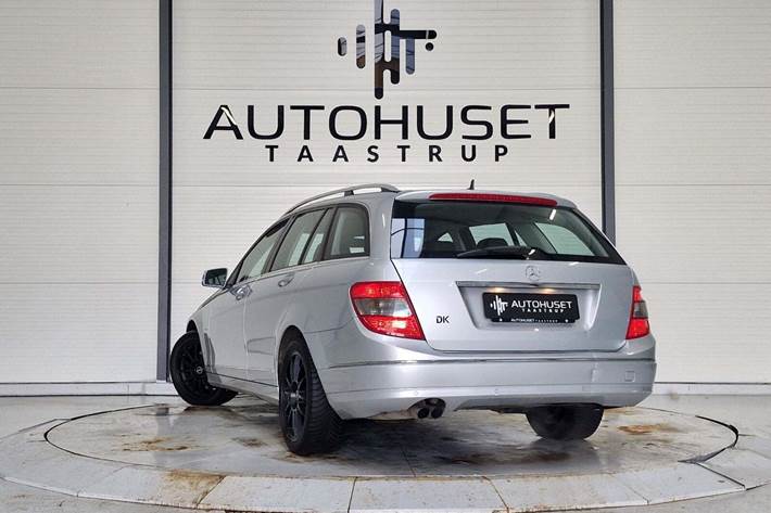 Sølv Mercedes C180 fra 2009