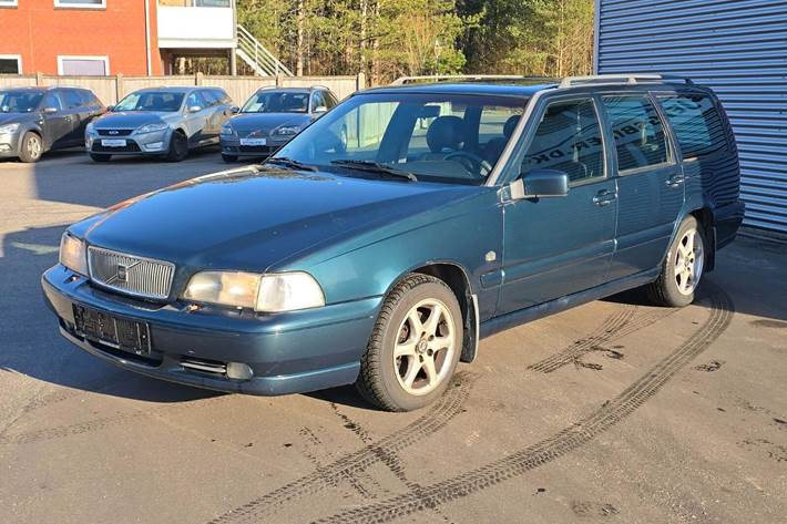 Grøn Volvo V70 fra 1997