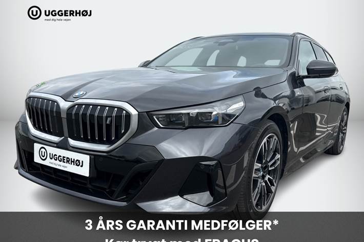 Grå BMW i5 fra 2024 set udefra
