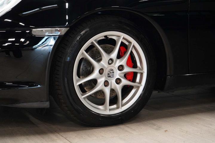 Sort Porsche Boxster S fra 2004 set udefra