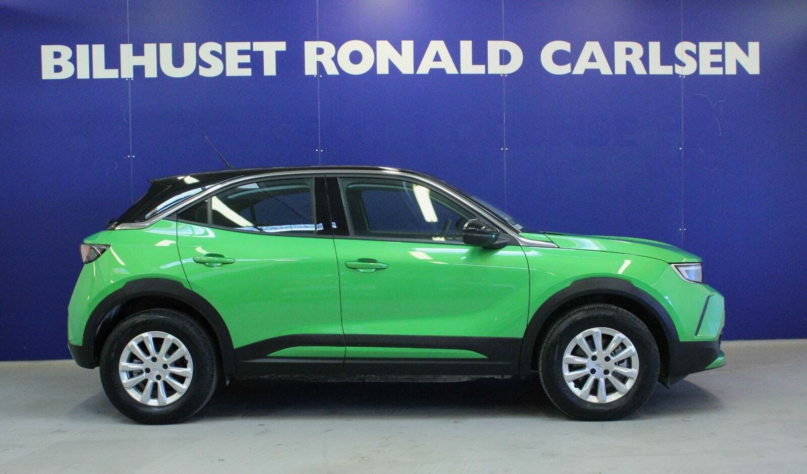 Grøn Opel Mokka-e fra 2023