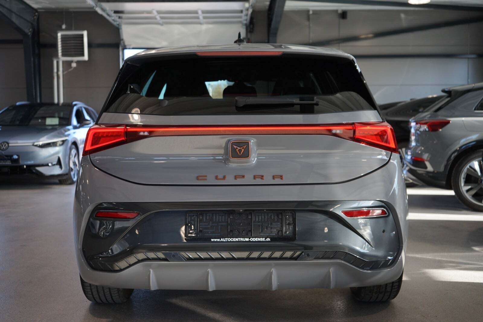 Grå Cupra Born fra 2023