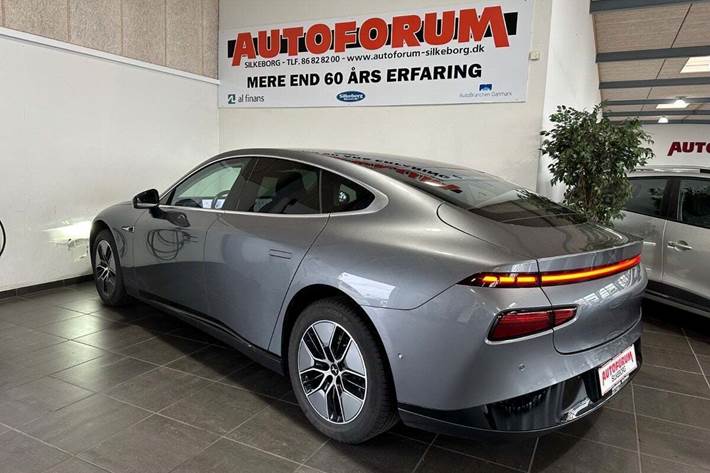 Grå Xpeng P7 fra 2023