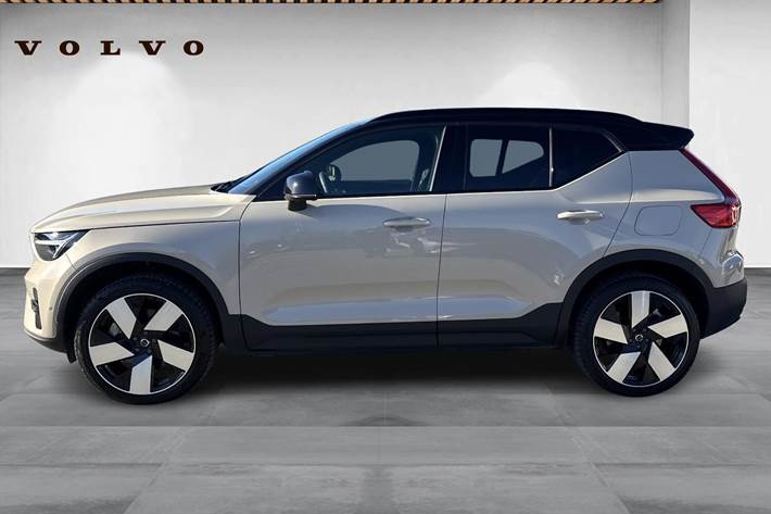 Beige Volvo EX40 fra 2025