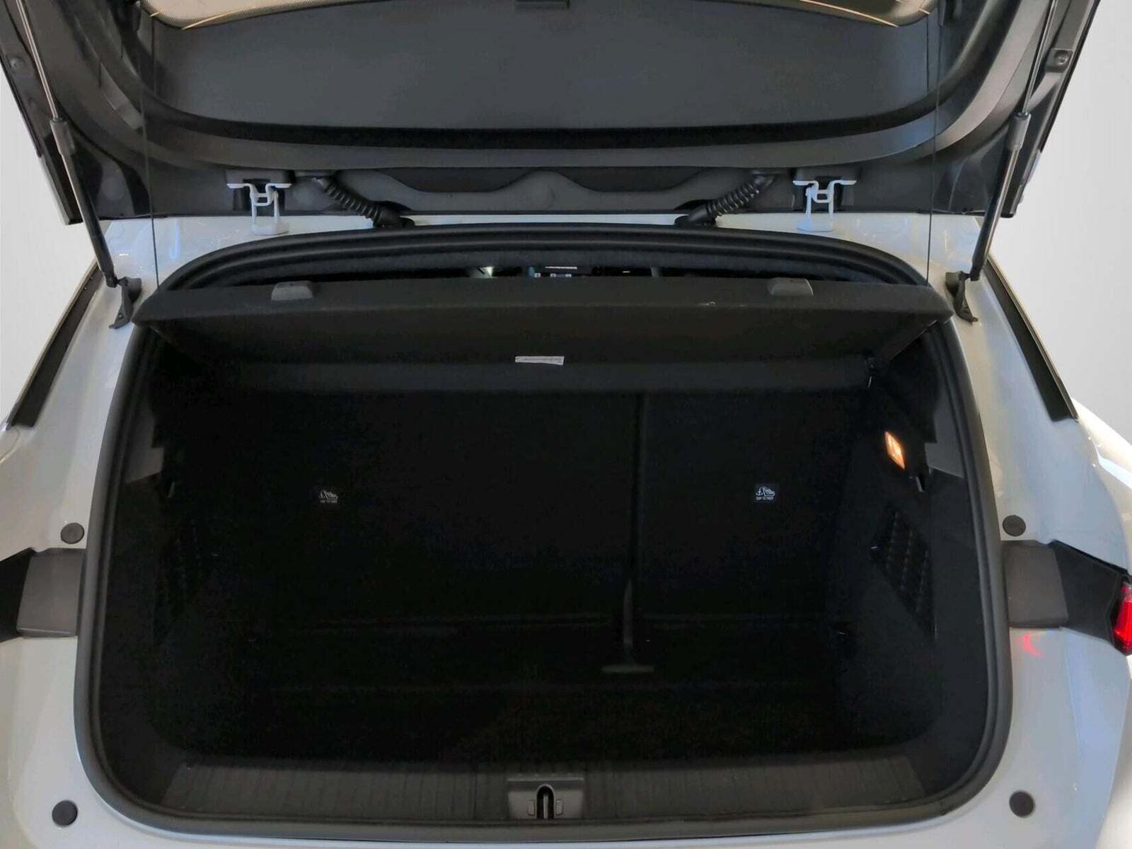 Beige Renault Megane E-Tech fra 2024