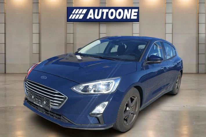 Blå Ford Focus fra 2019 set udefra