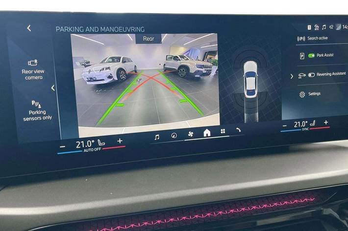 Hvid BMW i4 fra 2025