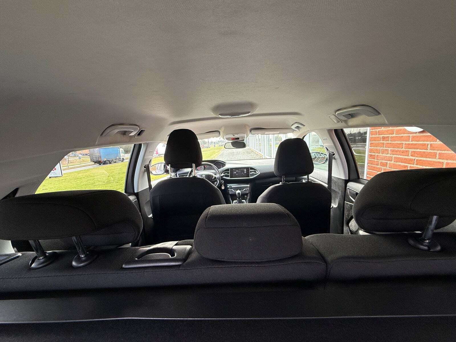 Grå Peugeot 308 fra 2018