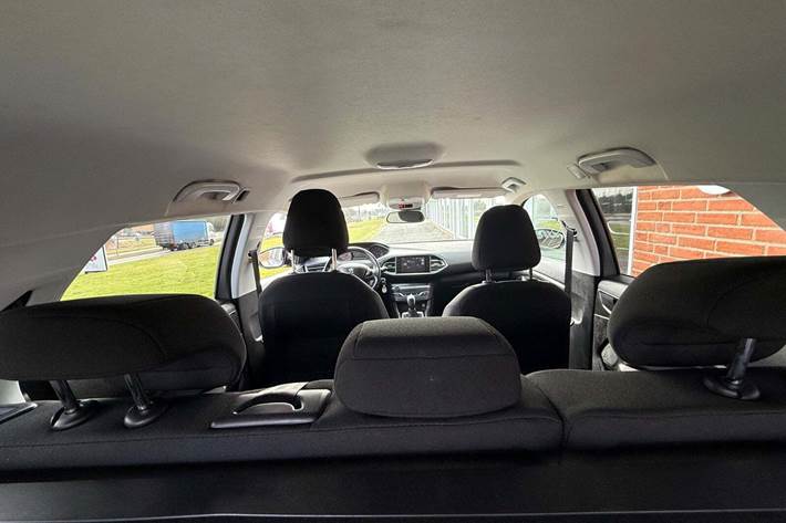 Grå Peugeot 308 fra 2018