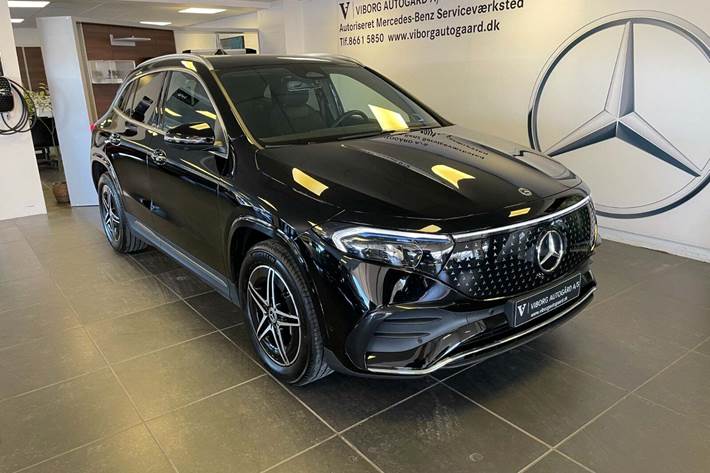 Sort Mercedes EQA250+ fra 2024 set udefra