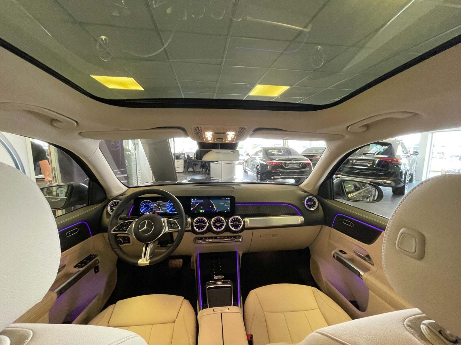 Grå Mercedes EQB250+ fra 2024