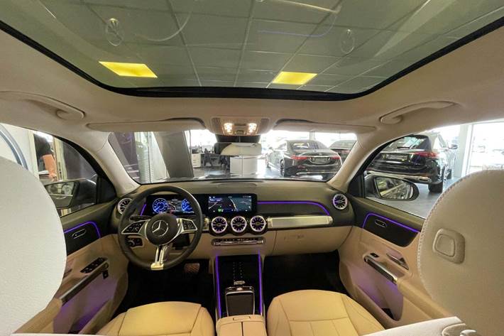 Grå Mercedes EQB250+ fra 2024