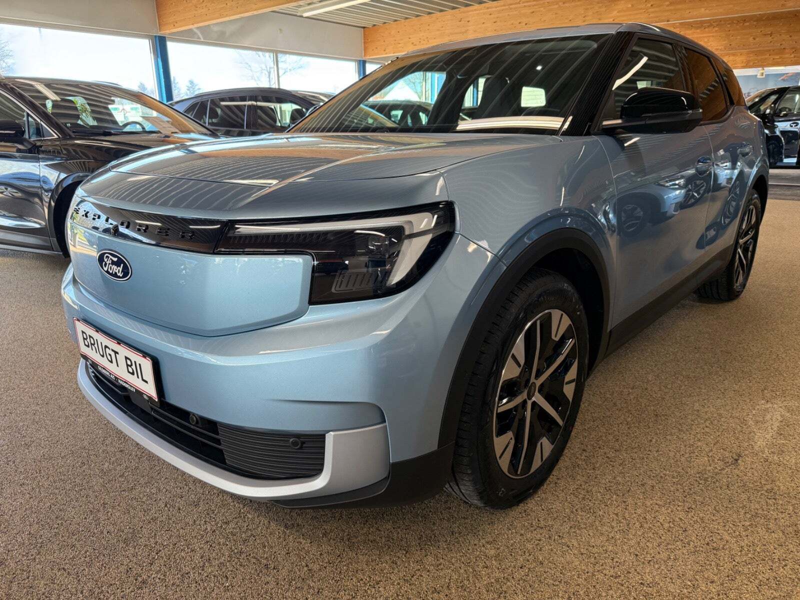 Ford Explorer 77 Select Extended Range