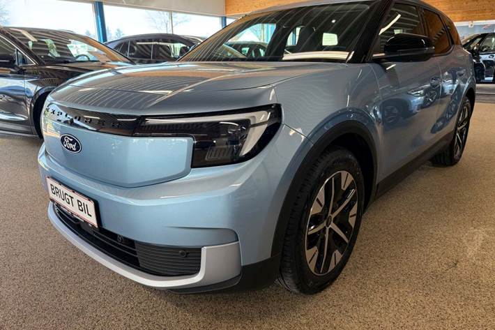 Blå Ford Explorer fra 2024 set udefra