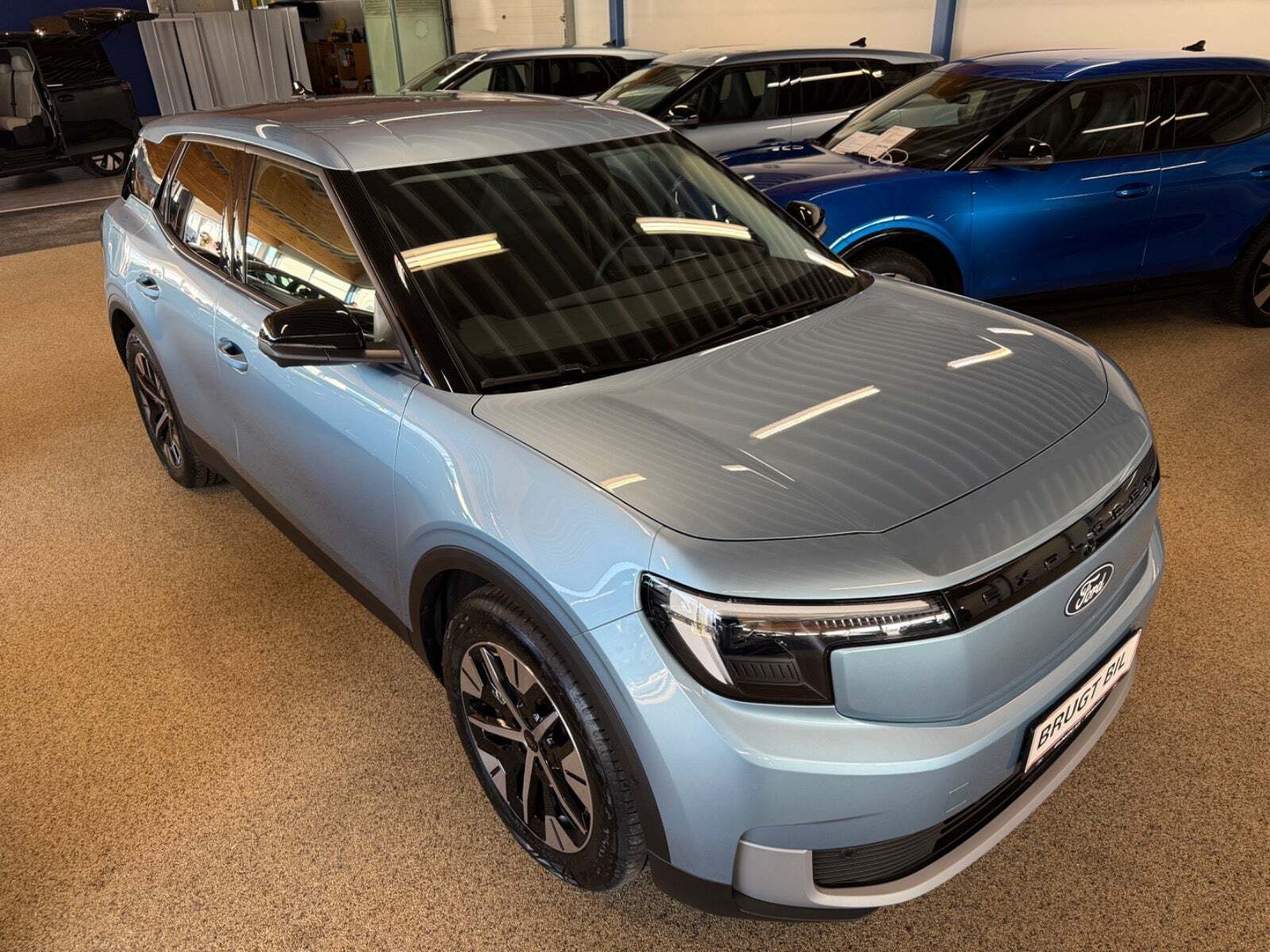 Ford Explorer 77 Select Extended Range