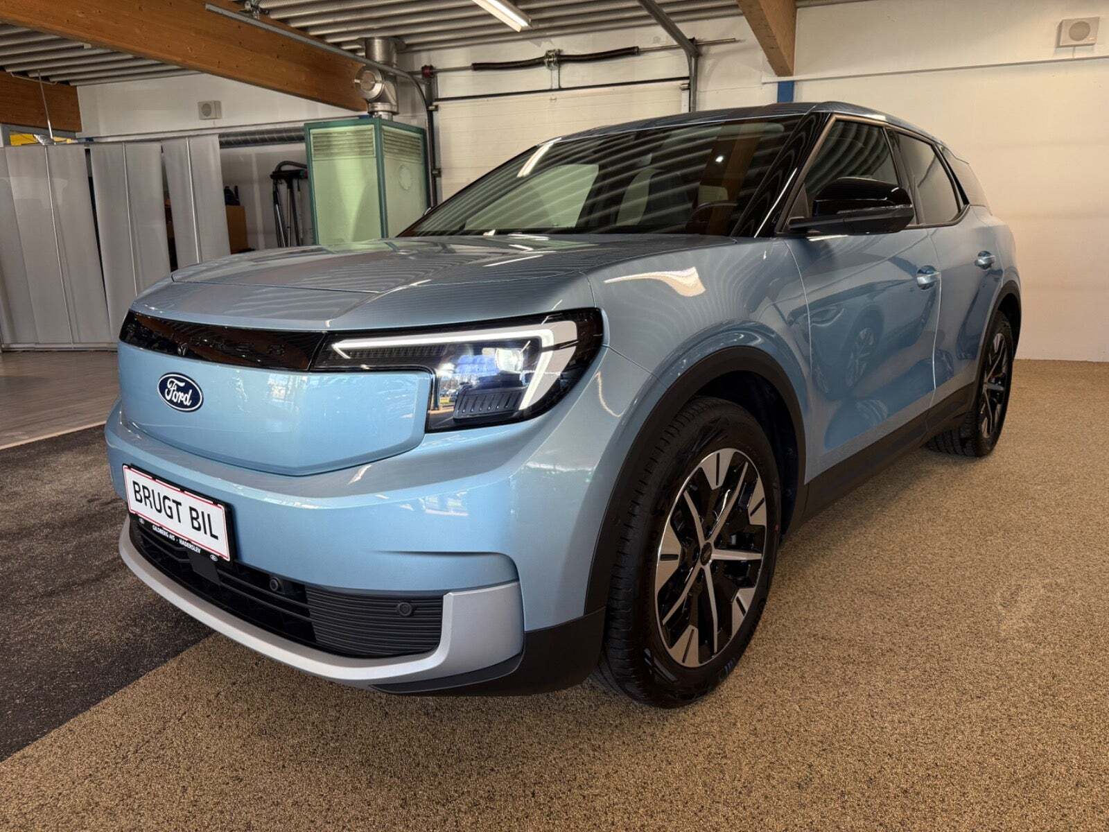 Ford Explorer 77 Select Extended Range