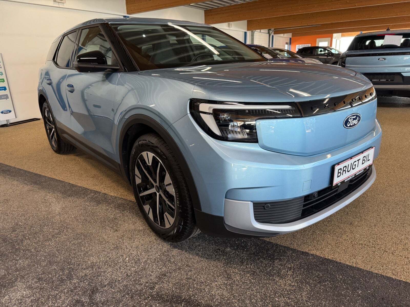 Ford Explorer 77 Select Extended Range