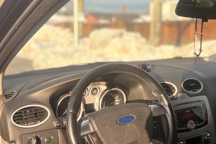 Sort Ford Focus fra 2011