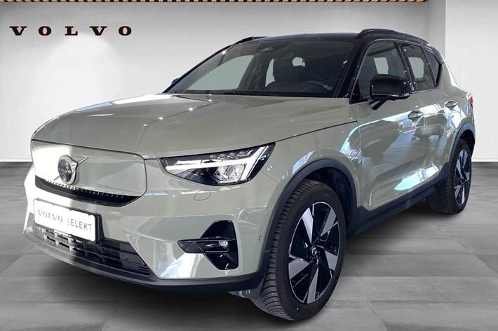 Grøn Volvo XC40 fra 2024 set udefra