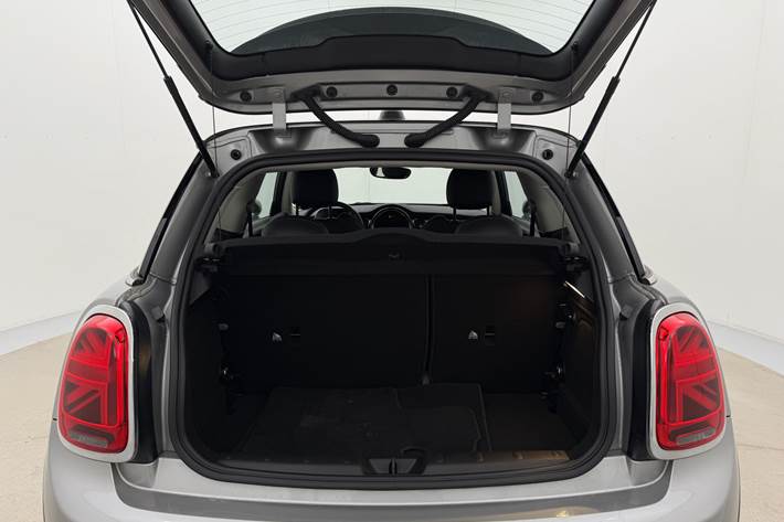 Sølv Mini Cooper fra 2023