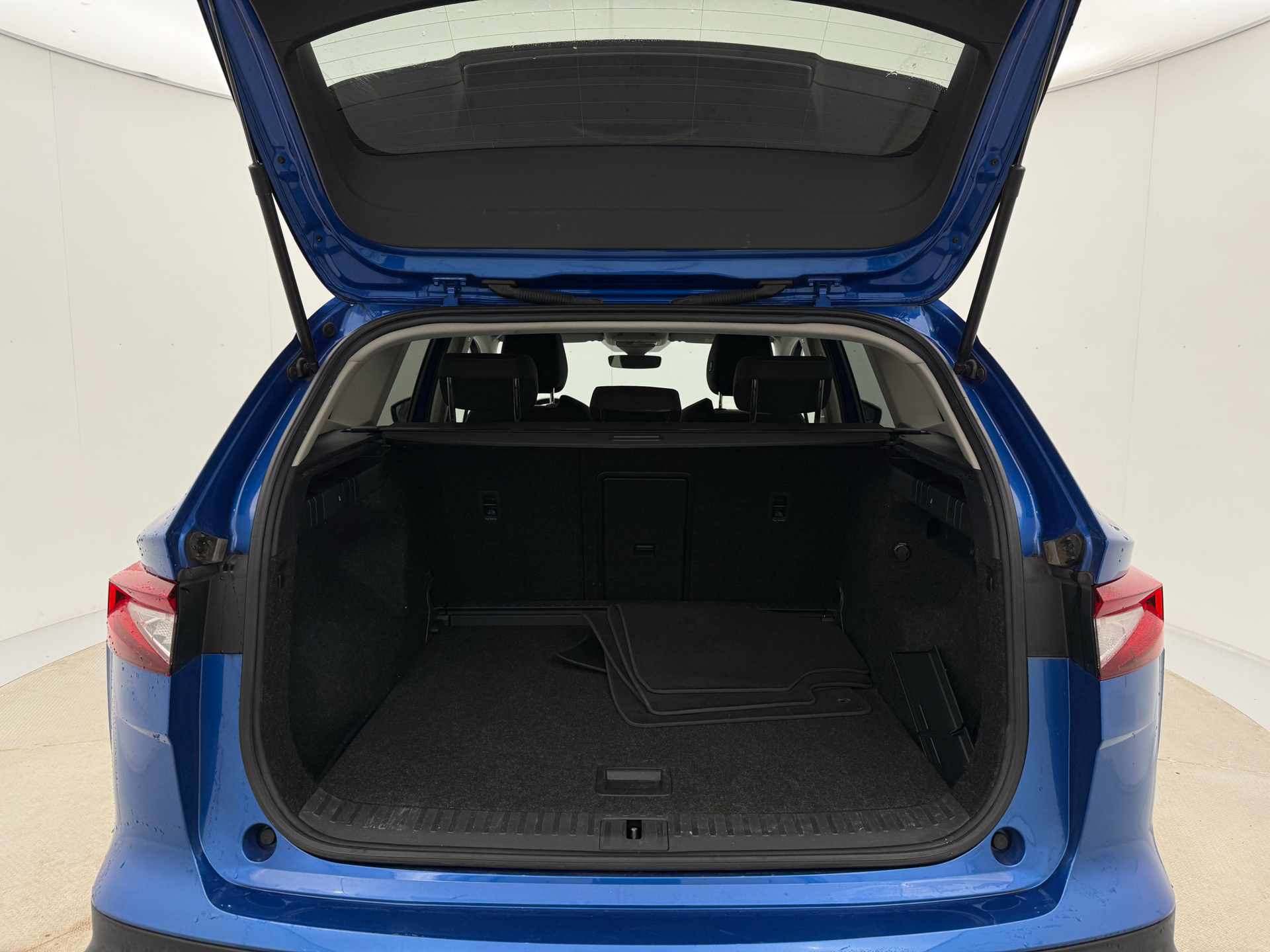 Blå Skoda Enyaq fra 2021