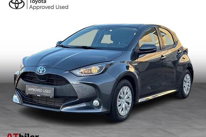 Grå Toyota Yaris fra 2020