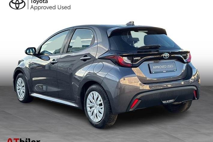 Grå Toyota Yaris fra 2020
