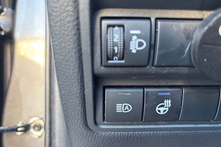 Grå Toyota Yaris fra 2020