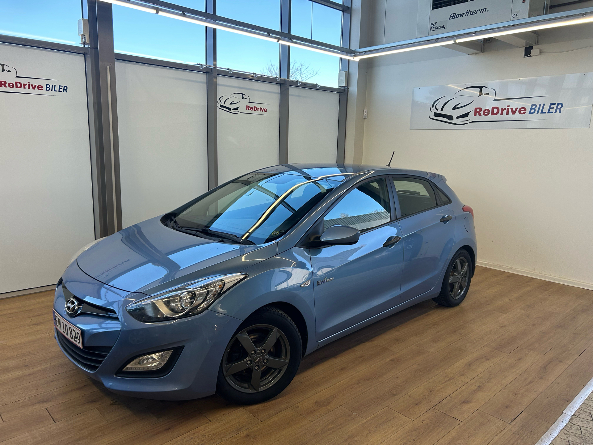 Blå Hyundai i30 fra 2012