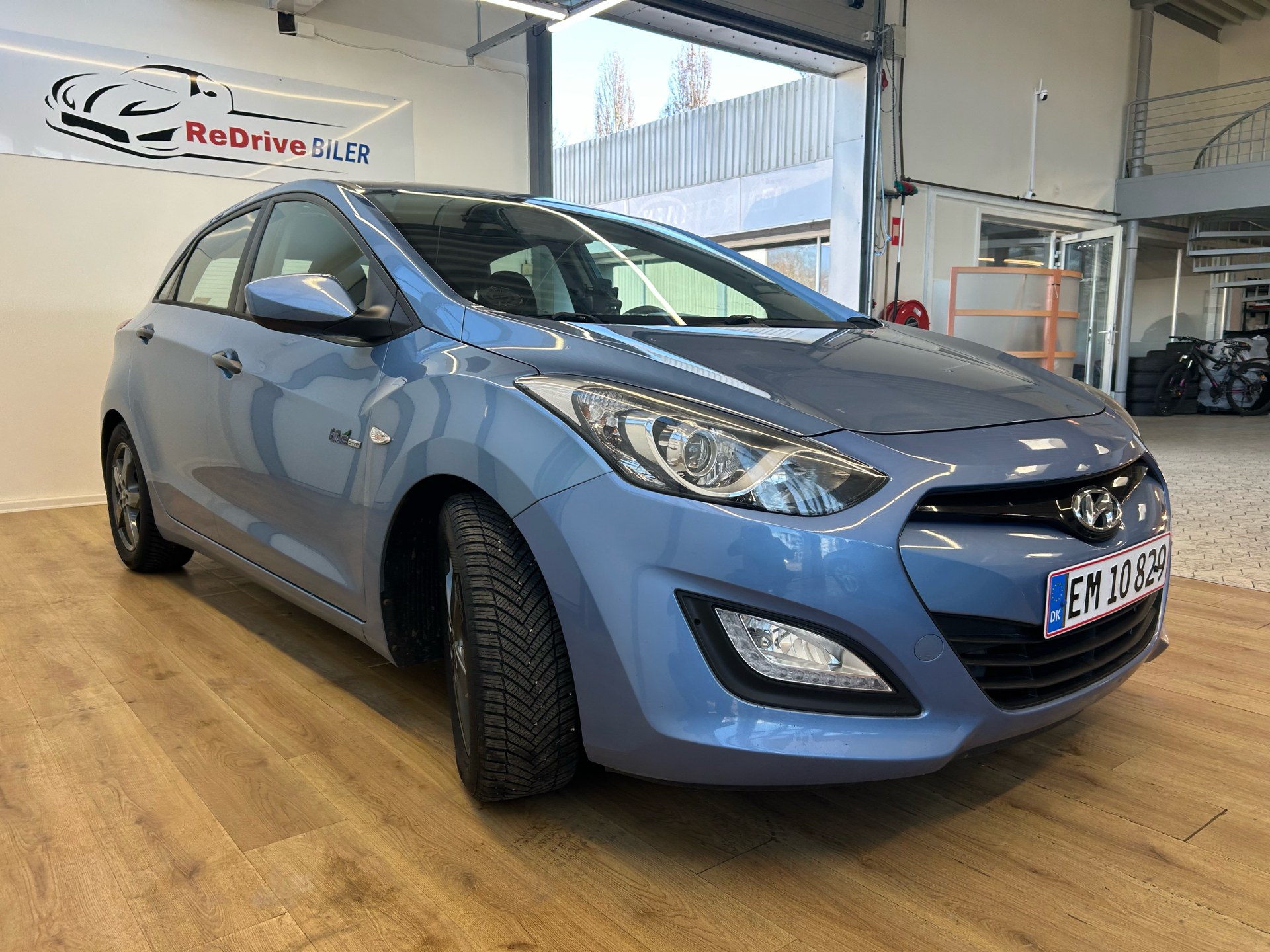 Blå Hyundai i30 fra 2012