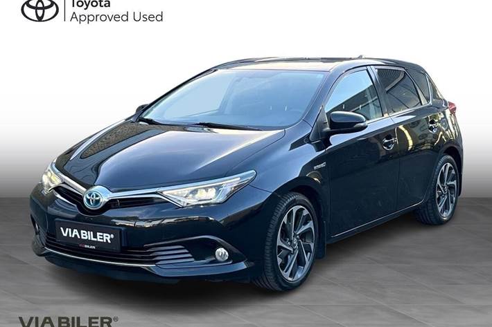 Sort Toyota Auris fra 2016 set udefra