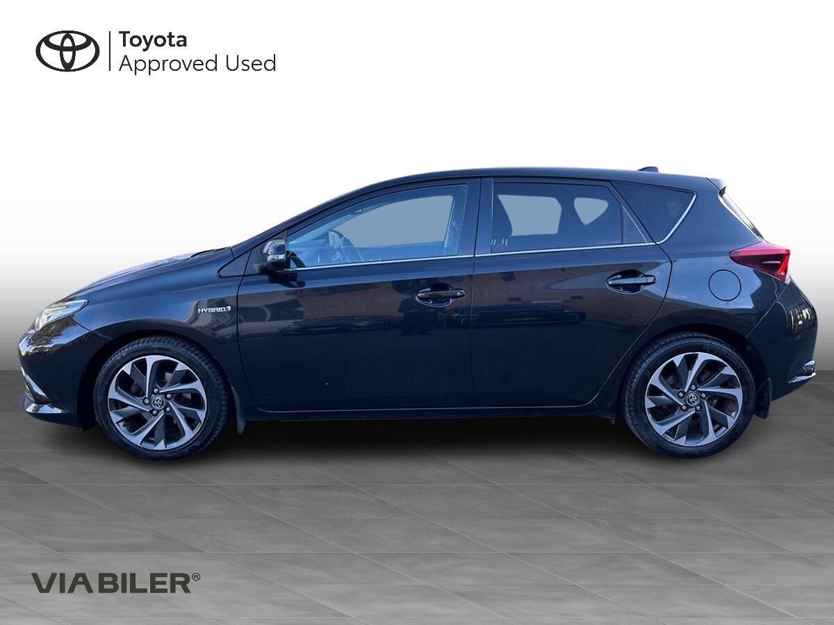Sort Toyota Auris fra 2016