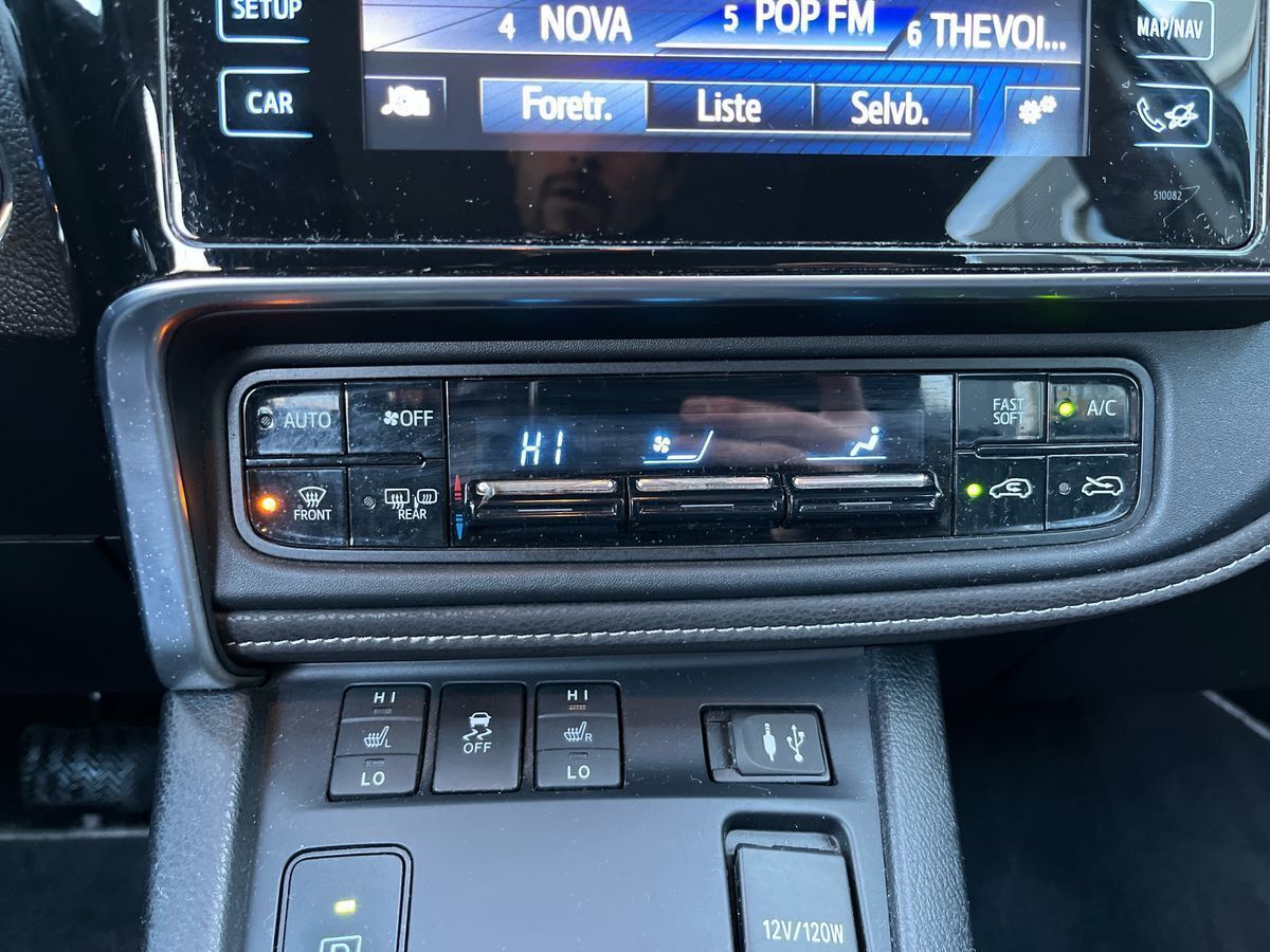 Sort Toyota Auris fra 2016