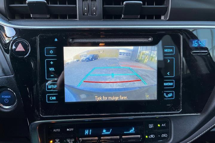 Sort Toyota Auris fra 2016