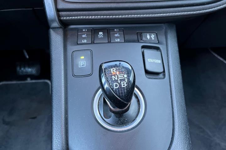 Sort Toyota Auris fra 2016