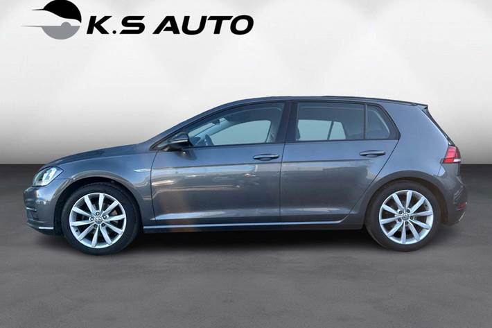 Grå VW Golf VII fra 2019