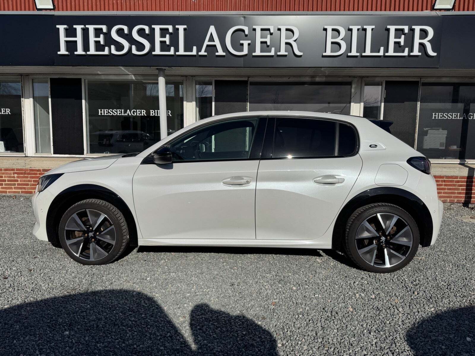 Hvid Peugeot e-208 fra 2021