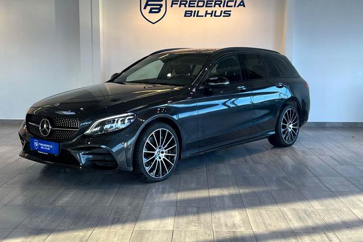 Grå Mercedes C300 de fra 2020 set udefra
