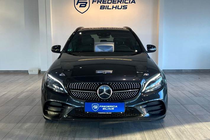 Grå Mercedes C300 de fra 2020