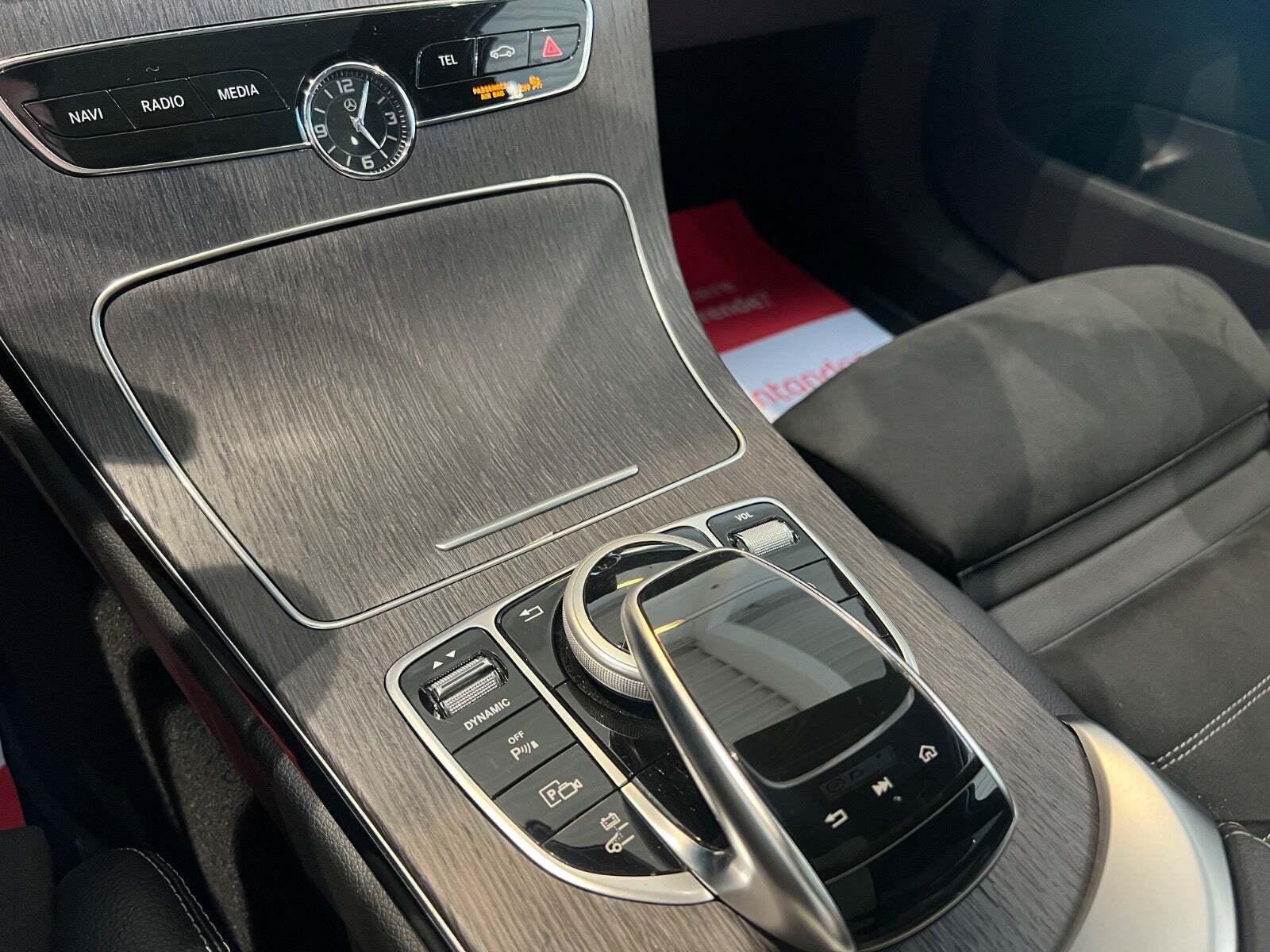 Grå Mercedes C300 de fra 2020