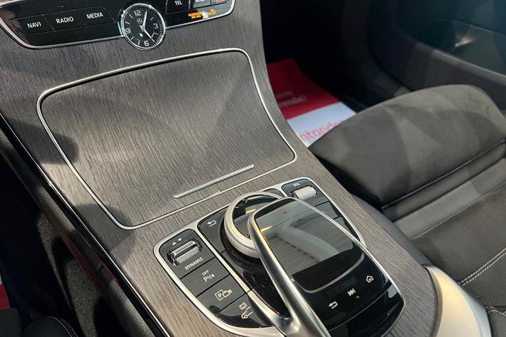 Grå Mercedes C300 de fra 2020