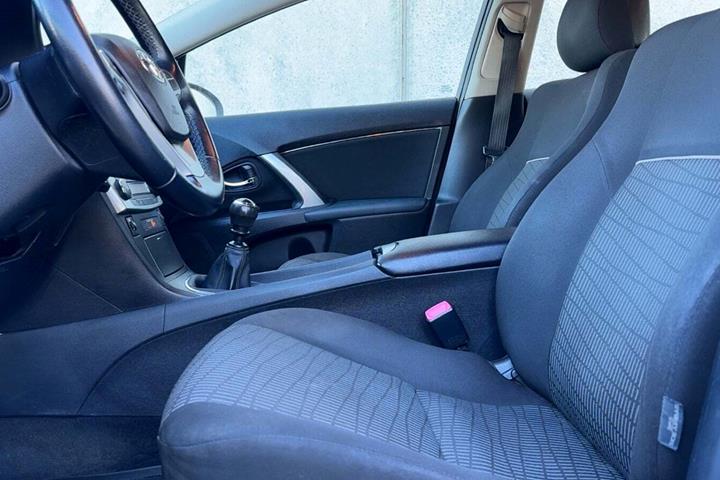 undefined Toyota Avensis fra 2014