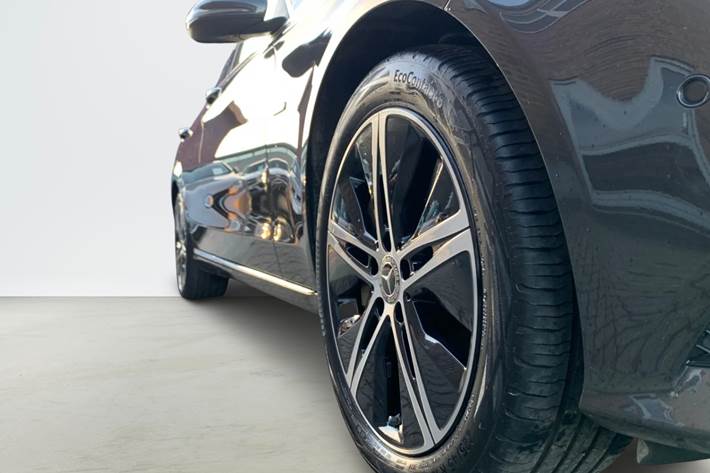 Sort Mercedes C300 de fra 2020