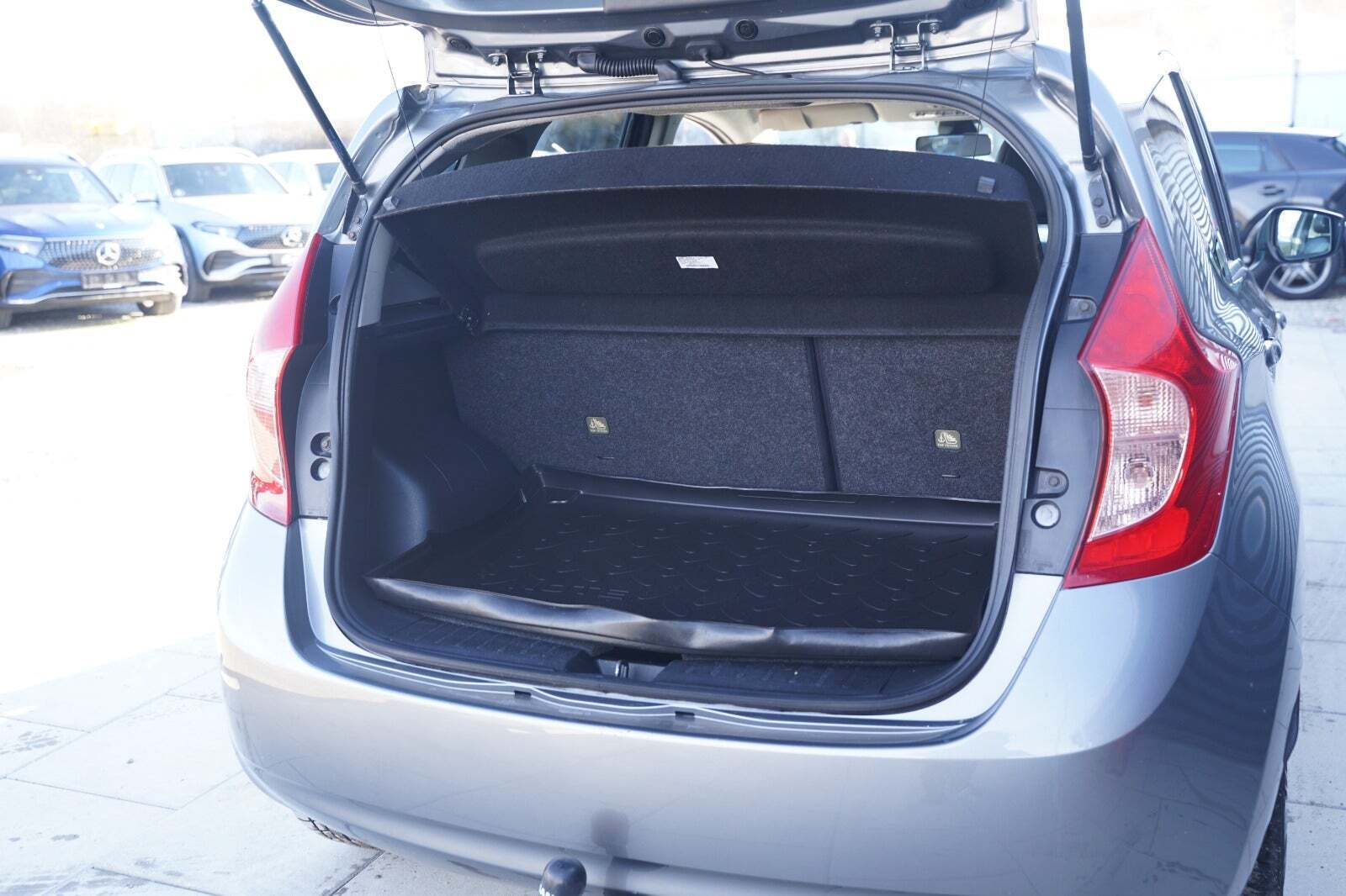 Grå Nissan Note fra 2014