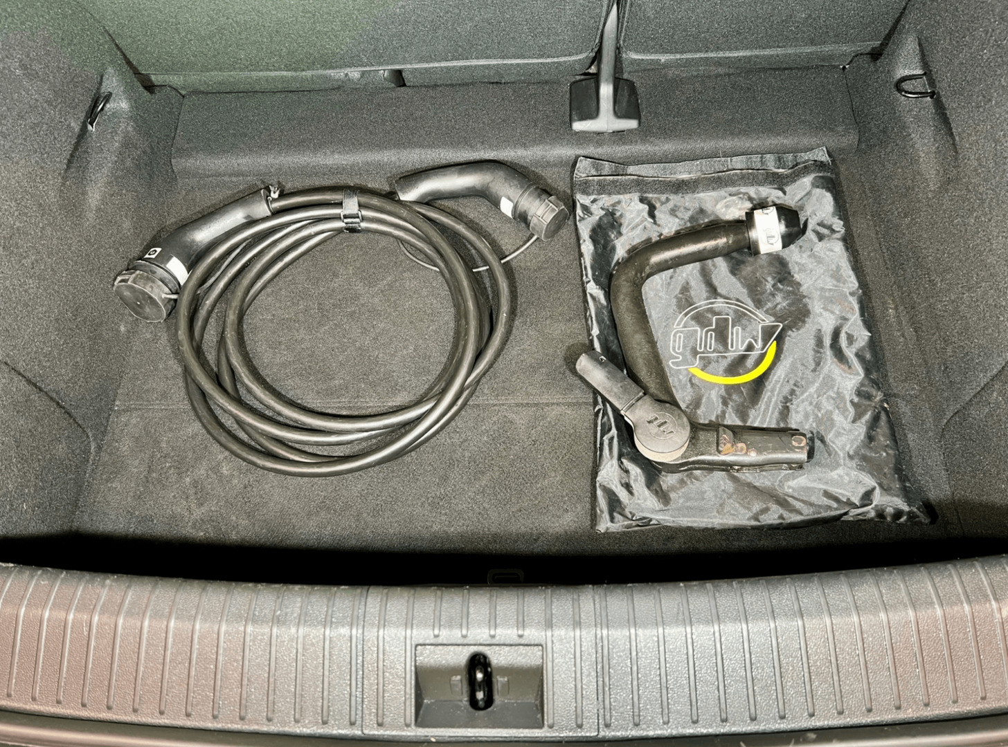 Blå Renault Megane E-Tech fra 2024