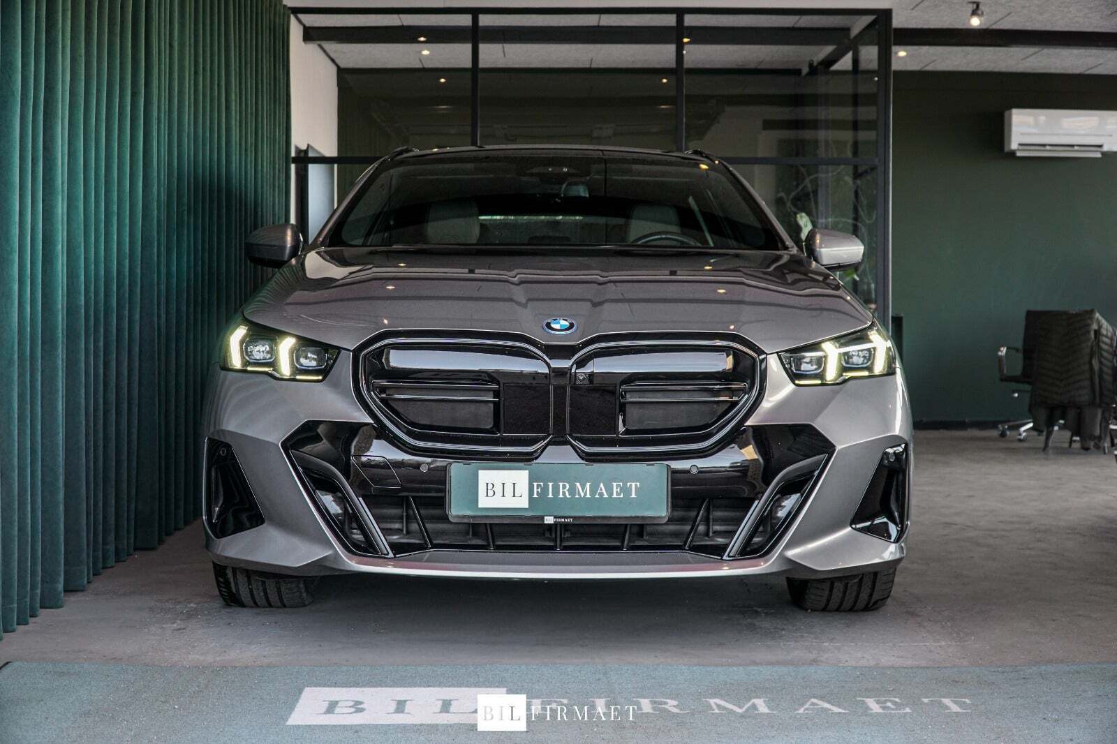 BMW i5 eDrive40 Touring Fully Charged M-Sport