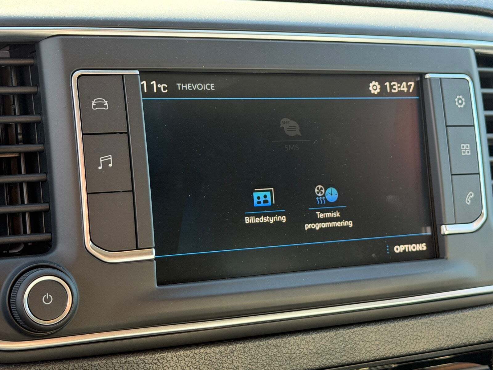 Blå Peugeot Expert fra 2024