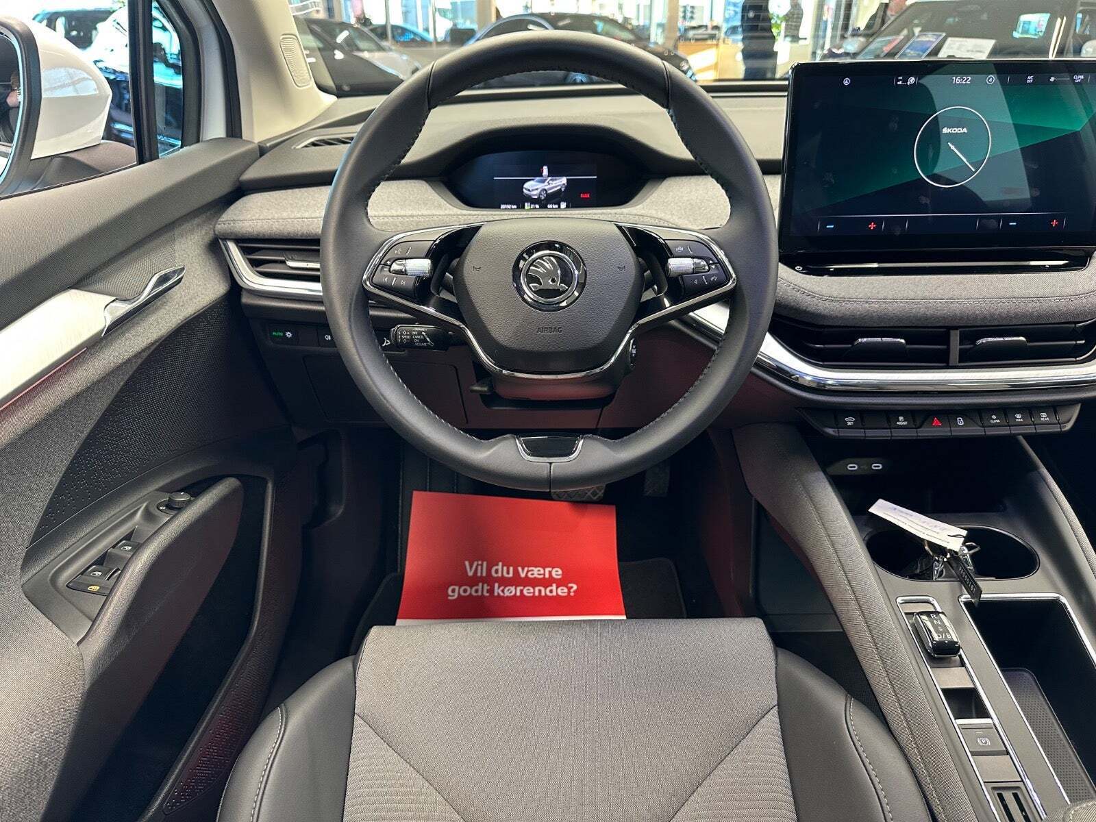 Hvid Skoda Enyaq fra 2023